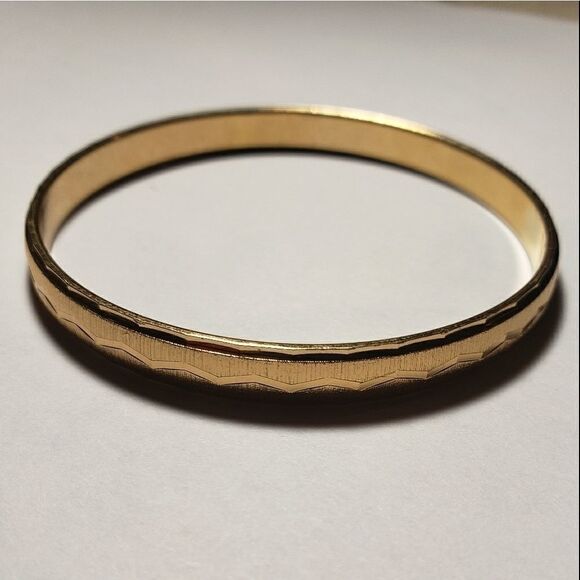 Monet Gold Tone Zigzag Style Bangle Bracelet - Picture 1 of 9